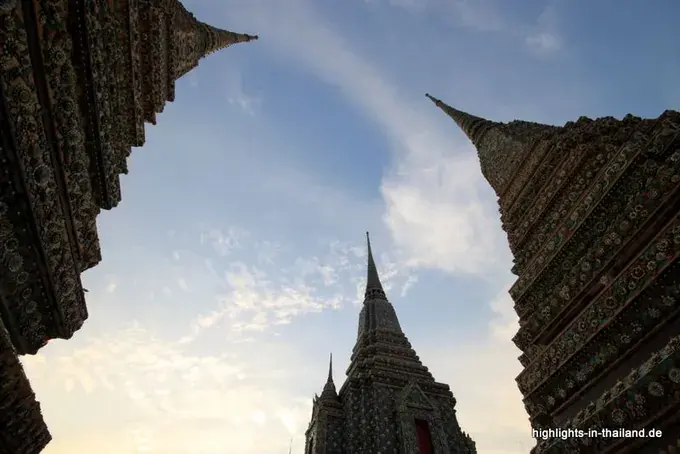 Chedis im Wat Pho