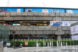 Der Skytrain auf 2 Ebenen in Siam